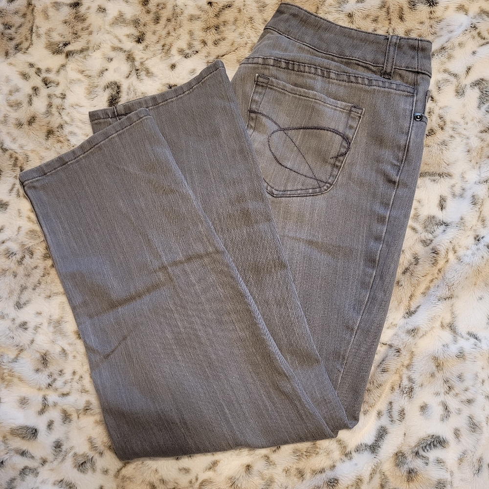 CHICOS PLATINUM GRAY JEANS SIZE 1.5 SHORT